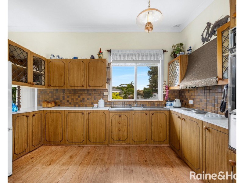 13 Bolt Street, Shoalhaven Heads NSW 2535