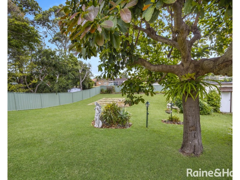 13 Bolt Street, Shoalhaven Heads NSW 2535
