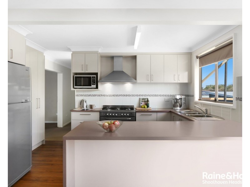 13 Oval Drive, Shoalhaven Heads NSW 2535