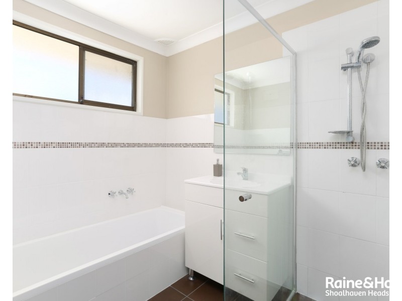 13 Oval Drive, Shoalhaven Heads NSW 2535