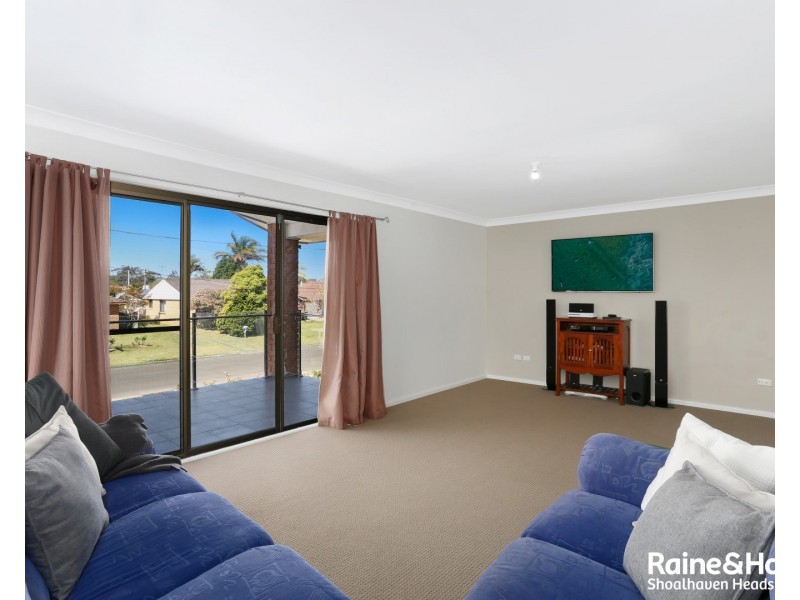 13 Oval Drive, Shoalhaven Heads NSW 2535