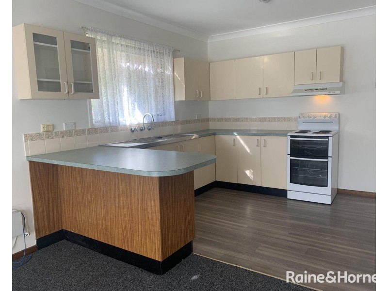 1/2 Campbell Place, Nowra NSW 2541