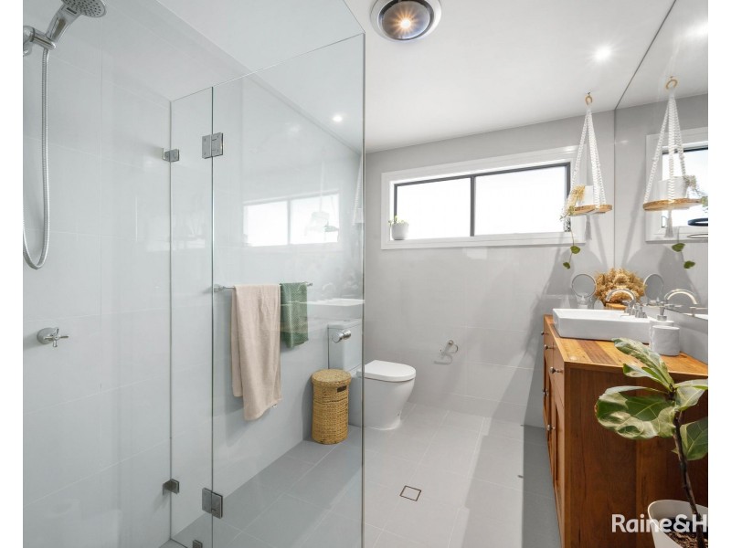 11 Heard Avenue, Shoalhaven Heads NSW 2535