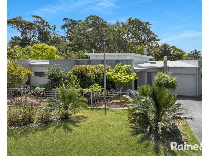2 McIntosh Street, Shoalhaven Heads NSW 2535