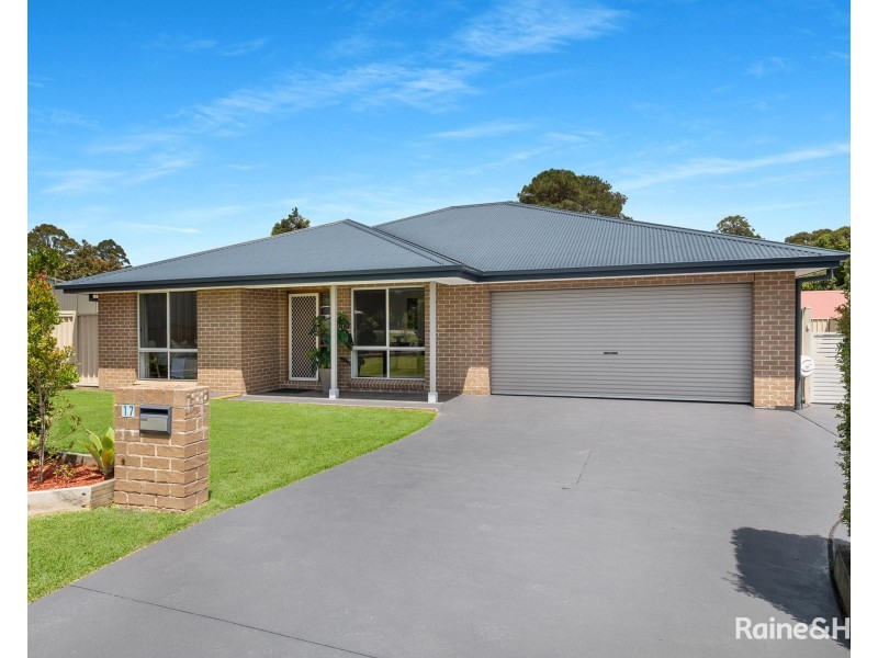 17 Meyer Place, Bomaderry NSW 2541