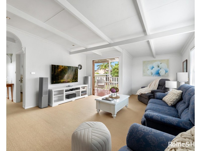 1 Oval Drive, Shoalhaven Heads NSW 2535