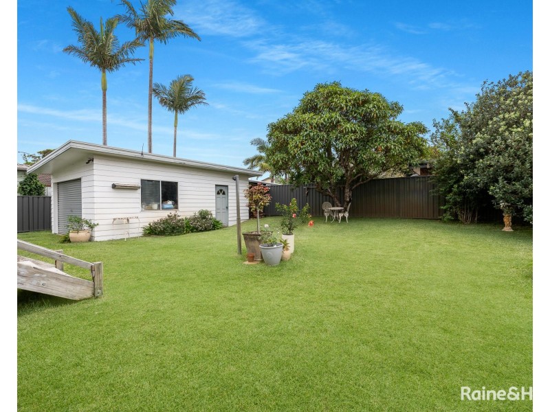 1 Oval Drive, Shoalhaven Heads NSW 2535