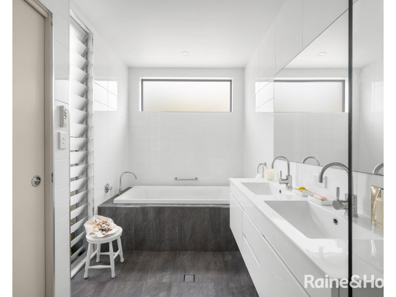 2 McIntosh Street, Shoalhaven Heads NSW 2535