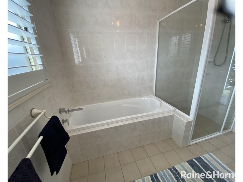 24 Hay Avenue, Shoalhaven Heads NSW 2535