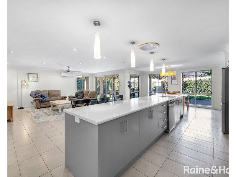 62 Emerald Drive, Meroo Meadow NSW 2540