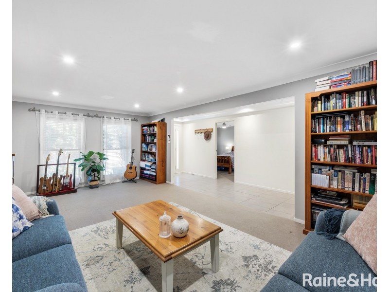 62 Emerald Drive, Meroo Meadow NSW 2540