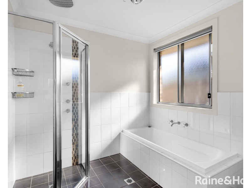 62 Emerald Drive, Meroo Meadow NSW 2540