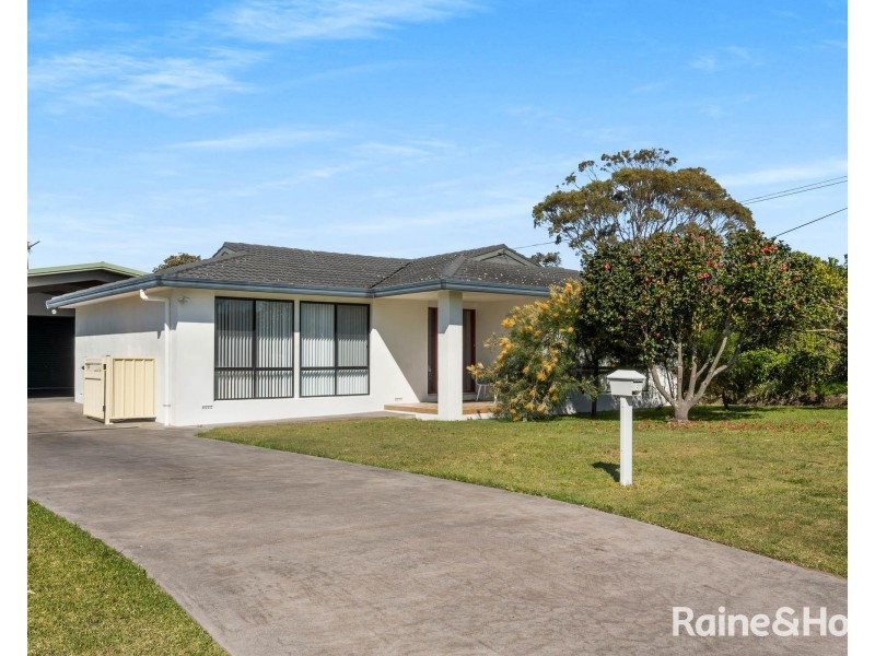 8 Davison Drive, Shoalhaven Heads NSW 2535