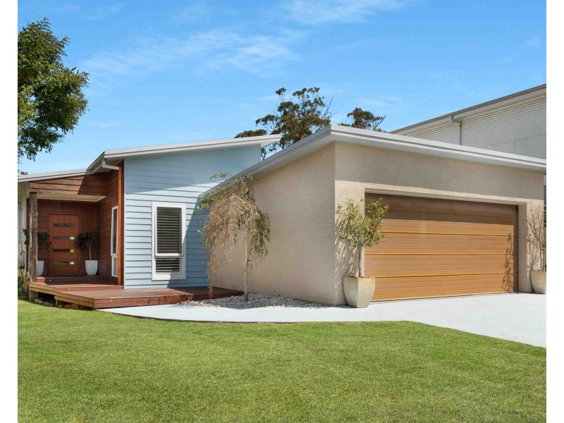 18 Scott Street, Shoalhaven Heads NSW 2535