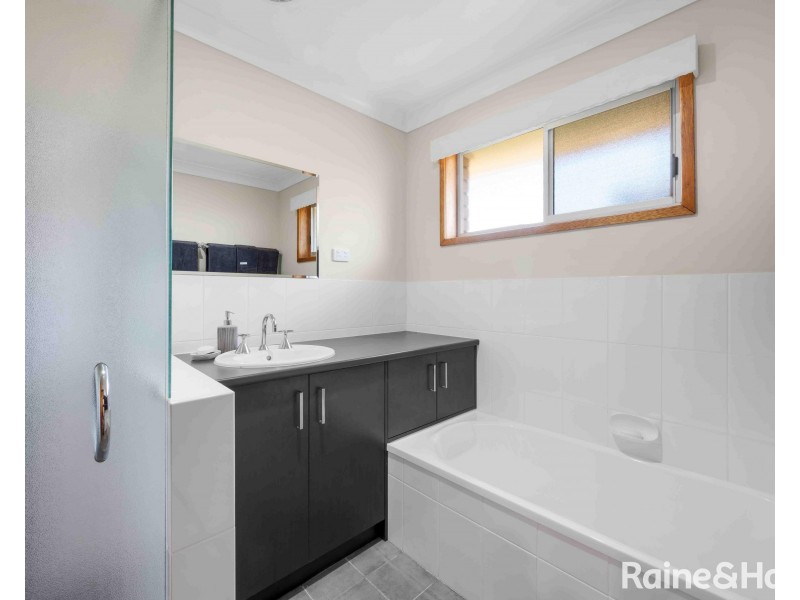 2 Oval Drive, Shoalhaven Heads NSW 2535