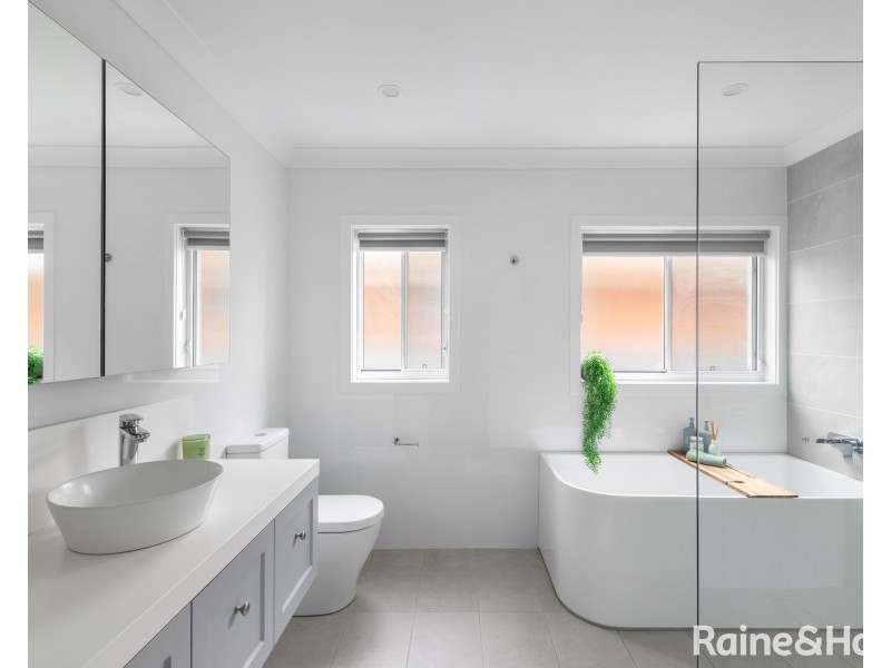 12 Bass Road, Shoalhaven Heads NSW 2535