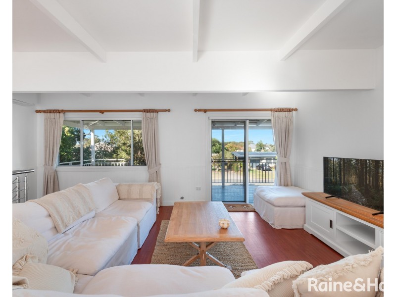 11 Woolstencraft Street, Shoalhaven Heads NSW 2535