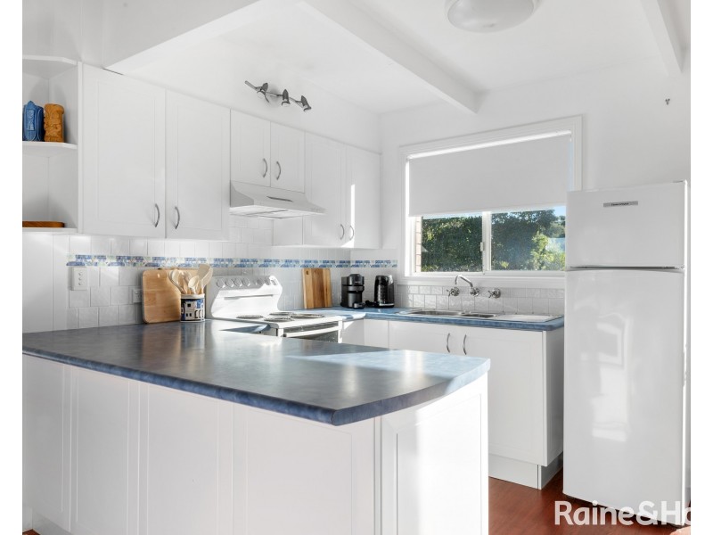 11 Woolstencraft Street, Shoalhaven Heads NSW 2535