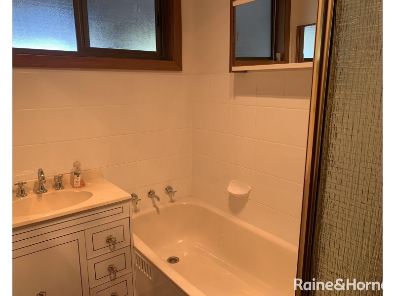 20 Oval Drive, Shoalhaven Heads NSW 2535