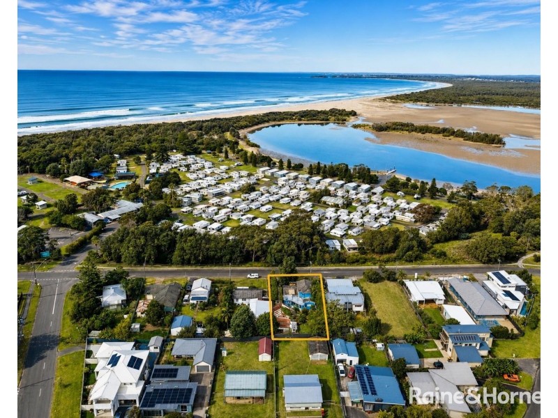 32 McIntosh Street, Shoalhaven Heads NSW 2535