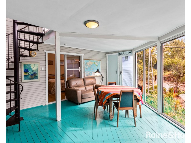 32 McIntosh Street, Shoalhaven Heads NSW 2535