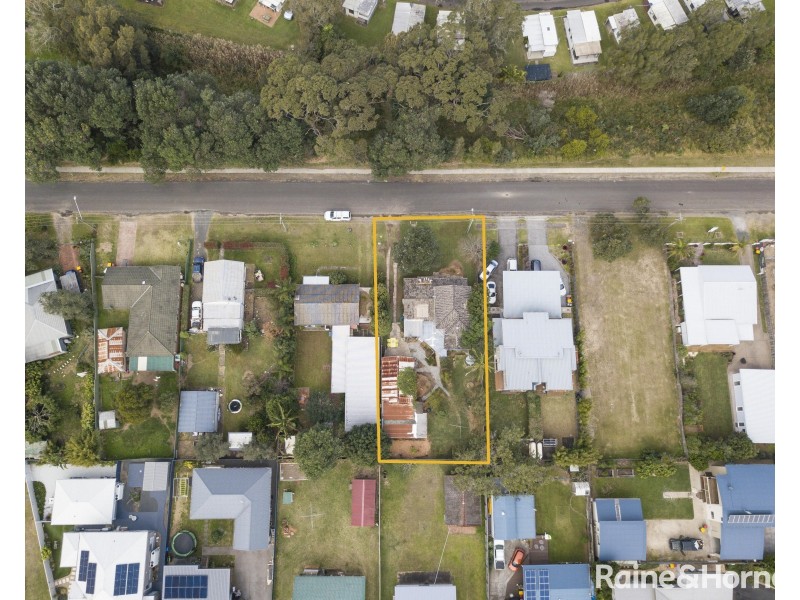 32 McIntosh Street, Shoalhaven Heads NSW 2535