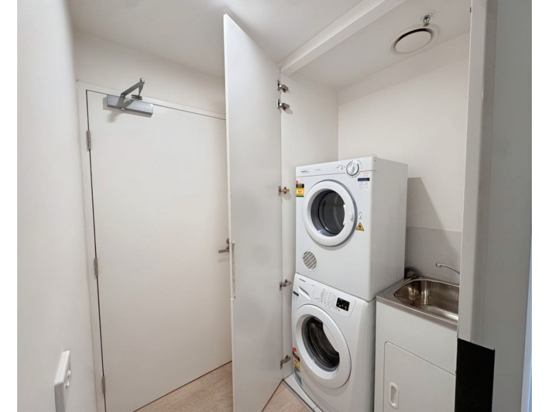 3704/63 Haig St, Southbank VIC 3006