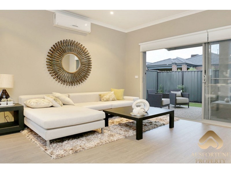 lot1009 Growling Grass Drive, Clyde North VIC 3978