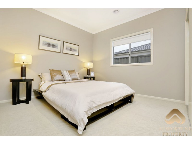 lot1009 Growling Grass Drive, Clyde North VIC 3978