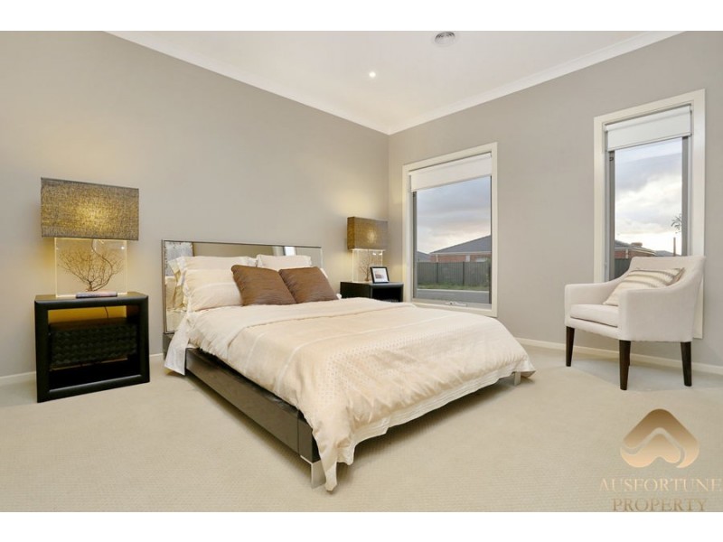 lot1009 Growling Grass Drive, Clyde North VIC 3978