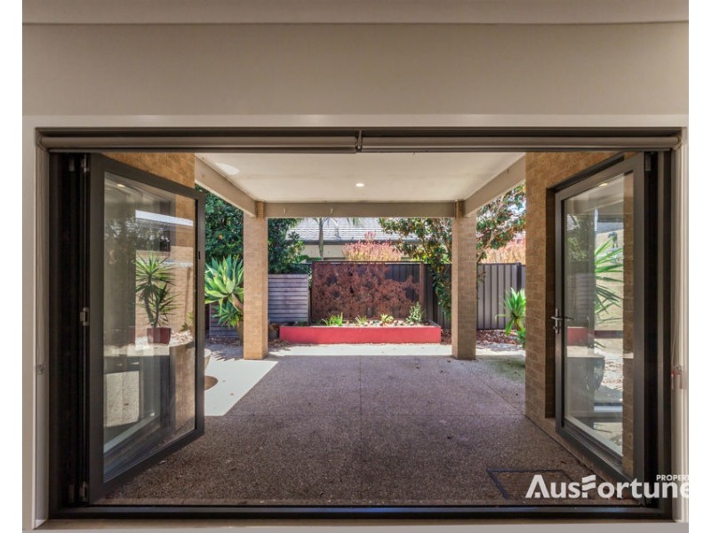 18 bell cres, Point Cook VIC 3030