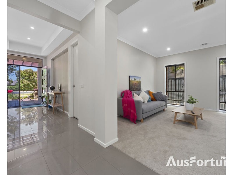 18 bell cres, Point Cook VIC 3030