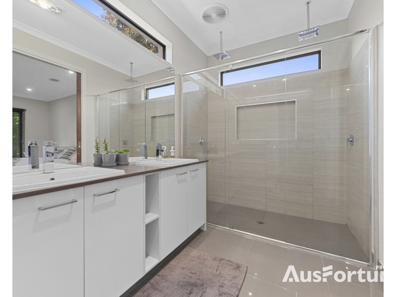 18 bell cres, Point Cook VIC 3030