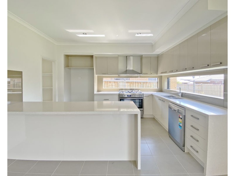 3 Rossiter Retreat, Cranbourne North VIC 3977