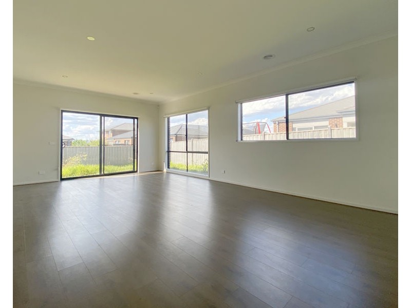3 Rossiter Retreat, Cranbourne North VIC 3977