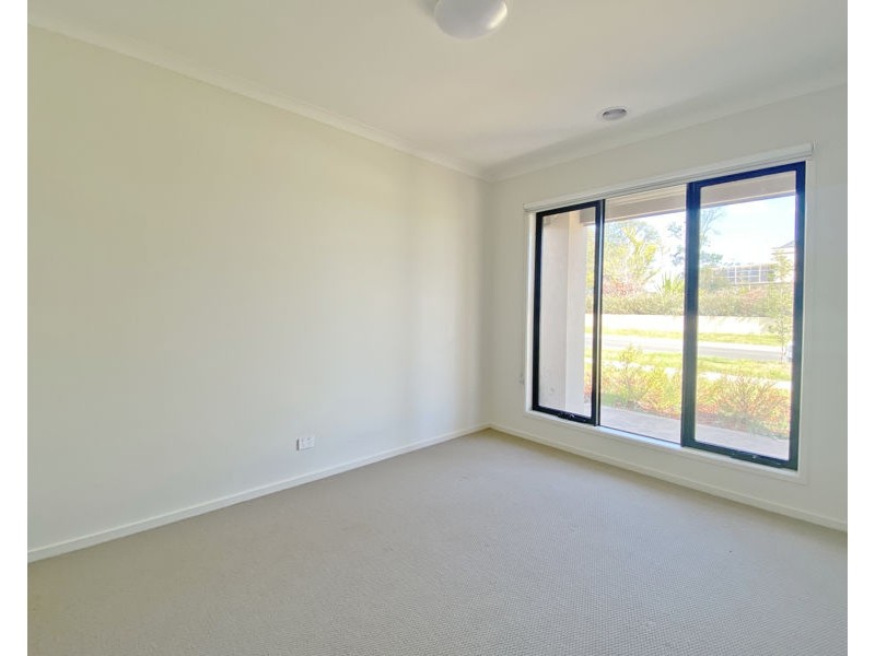 3 Rossiter Retreat, Cranbourne North VIC 3977