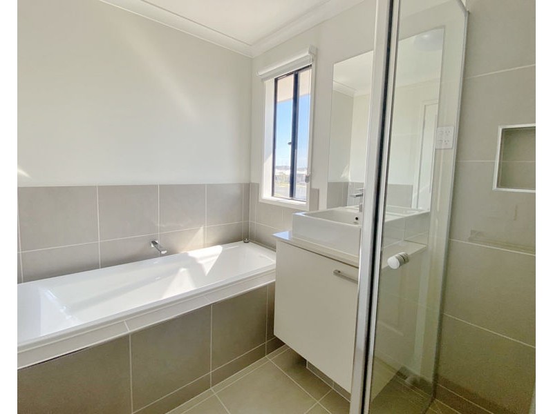 3 Rossiter Retreat, Cranbourne North VIC 3977