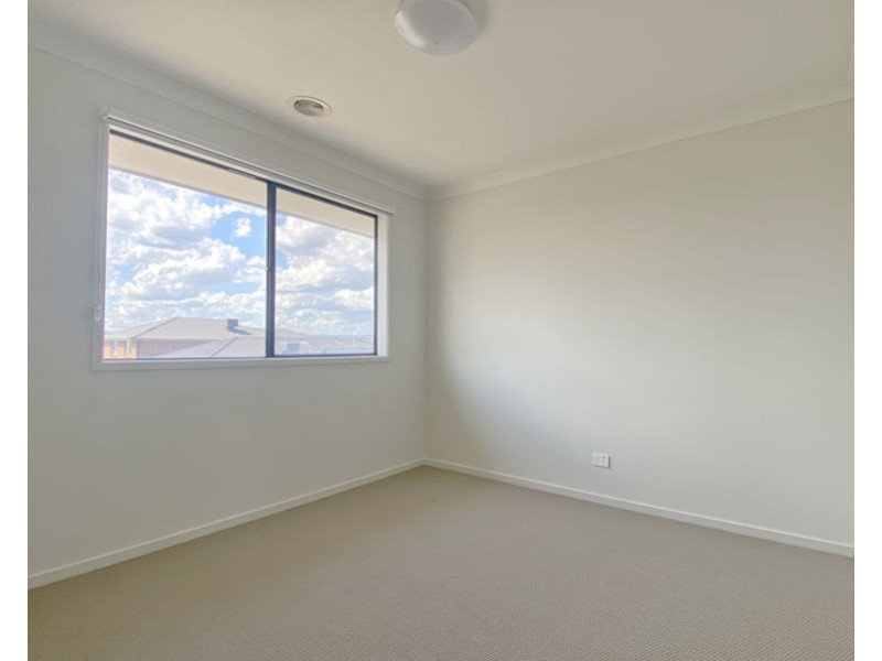 3 Rossiter Retreat, Cranbourne North VIC 3977
