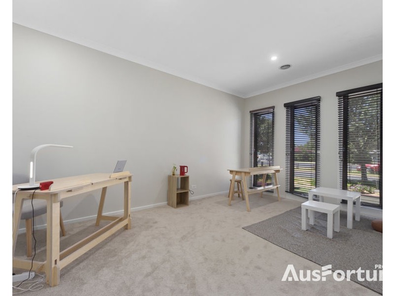 18 Bell Street, Point Cook VIC 3030