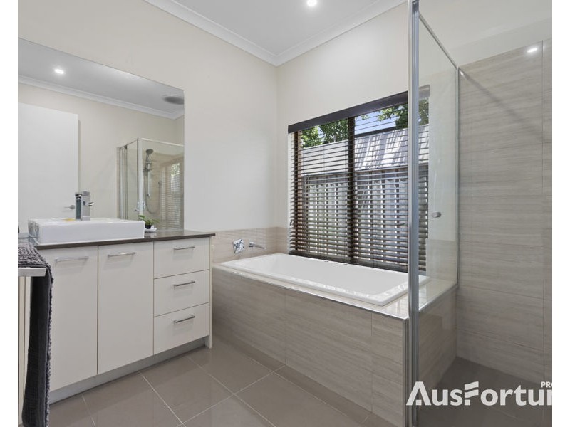 18 Bell Street, Point Cook VIC 3030