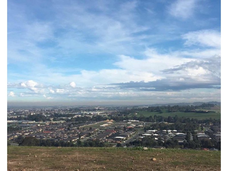 18 Solid Drive, Pakenham VIC 3810