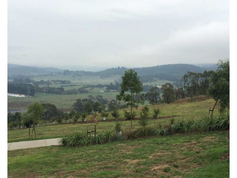 18 Solid Drive, Pakenham VIC 3810