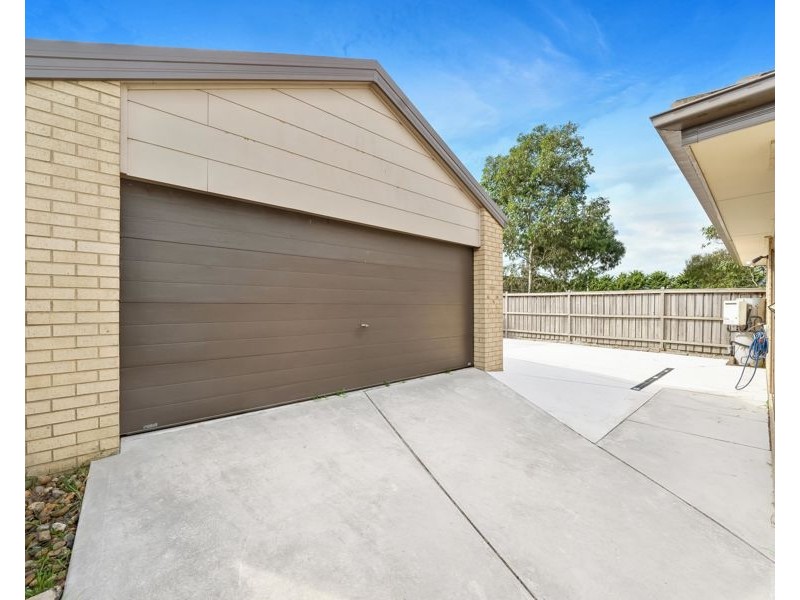 76 Aleppo Place, Cranbourne VIC 3977