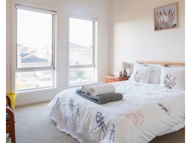 33 Seafarer Way, Point Cook VIC 3030