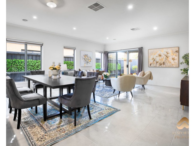 7 Chamberlain Way, Williams Landing VIC 3027