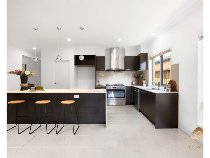 7 Chamberlain Way, Williams Landing VIC 3027
