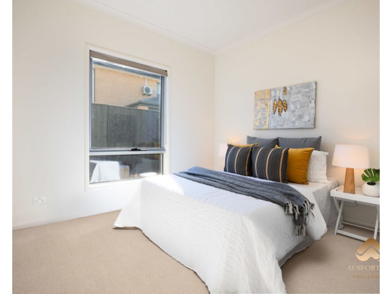 7 Chamberlain Way, Williams Landing VIC 3027