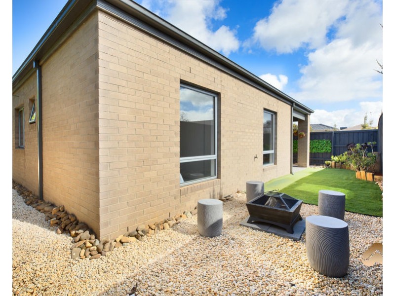7 Chamberlain Way, Williams Landing VIC 3027
