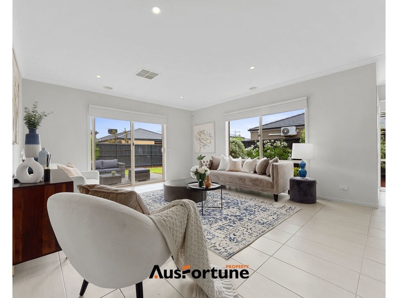 8 Pintail Street, Williams Landing VIC 3027