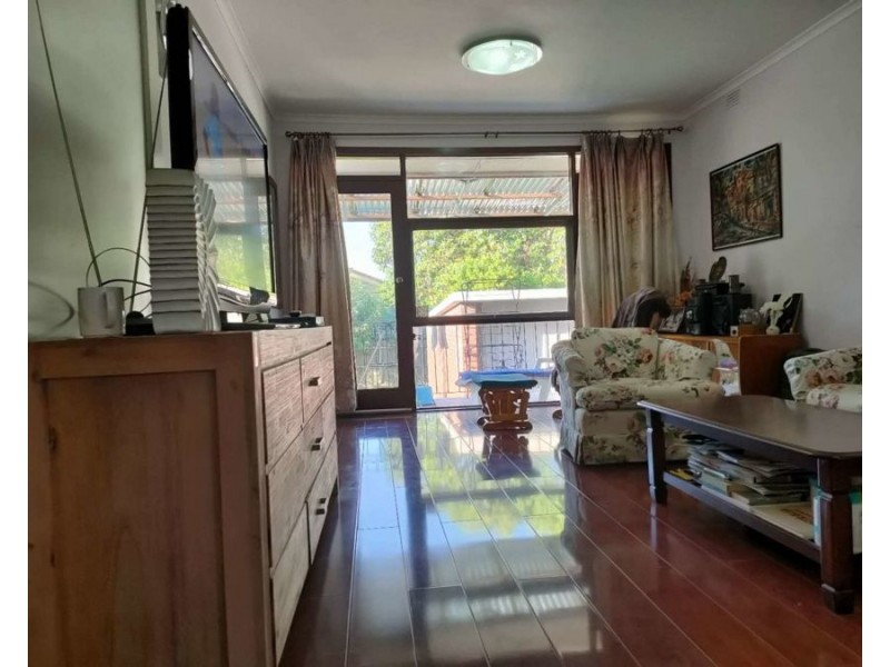 27 Snowden Drive, Glen Waverley VIC 3150